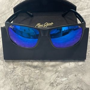 RED SANDS
Polarized Rectangular Sunglasses